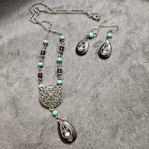 Avon Silver and Turquoise Necklace Set